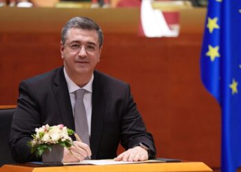 Τζιτζικώστας: Προτεραιότητα να γίνει η ευρωπαϊκή αυτοκινητοβιομηχανία περισσότερο ανταγωνιστική