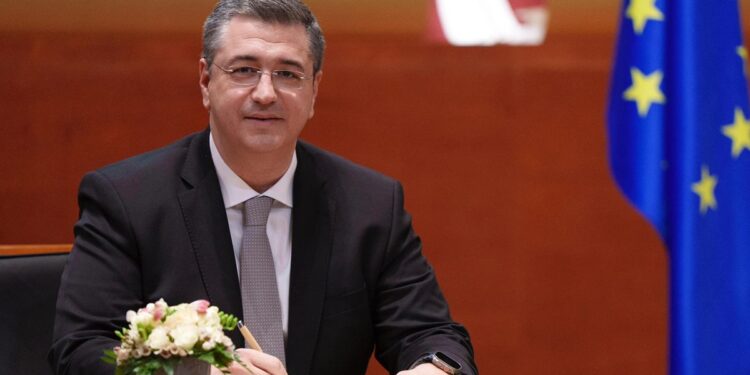 Τζιτζικώστας: Προτεραιότητα να γίνει η ευρωπαϊκή αυτοκινητοβιομηχανία περισσότερο ανταγωνιστική