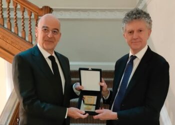 Συνάντηση Δένδια με τον Σύμβουλο Ασφαλείας του Ηνωμένου Βασιλείου