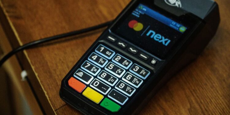 Διασύνδεση POS με ταμειακές: Μεγάλη η διαφορά στα χρήματα που δηλώθηκαν