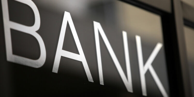 Ο S&P προχώρησε στην αναβάθμιση τεσσάρων ελληνικών τραπεζών