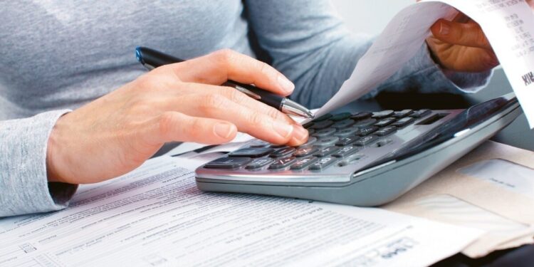 «Κλειδώνουν» οι νέες μειώσεις φόρων για τη μεσαία τάξη