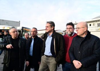 Μητσοτάκης στο αμαξοστάσιο του Ρέντη: Σκοπός μας είναι να έχουμε 900 λεωφορεία έως τα μέσα του 2025 (εικόνες)