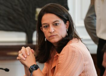 Κεραμέως: Σεβασμός στις οικογένειες των θυμάτων στα Τέμπη - Να μην μείνει κανένα ερώτημα αναπάντητο