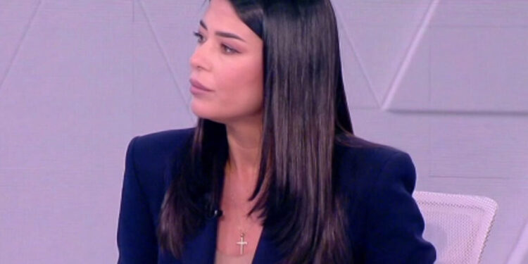 Λατινοπούλου για Βελόπουλο: Όταν κάποιος πουλάει επιστολές του Ιησού δεν είναι τσαρλατάνος;