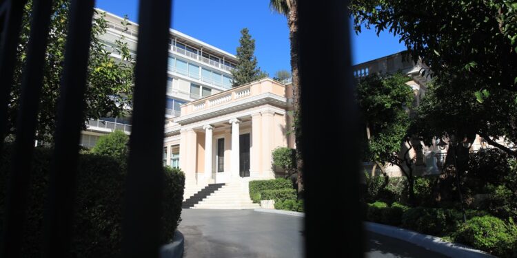 Να περάσει ο επόμενος