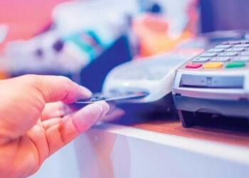 Επιδόματα: Πότε θα εφαρμοστεί η πληρωμή μέσω προπληρωμένη κάρτας – 25 χρηστικές ερωτήσεις και απαντήσεις