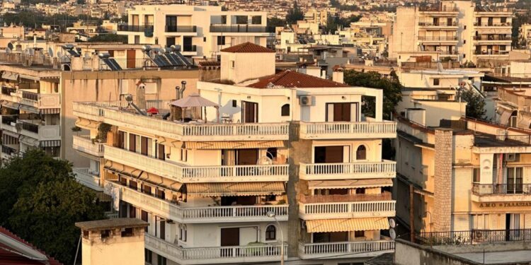 ΕΝΦΙΑ: Ποιοι απαλλάσσονται από τον βαρύ φόρο – Πότε εκπνέει η προθεσμία για έκπτωση