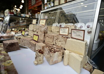 Καθαρά Δευτέρα: Οι τιμές στη Βαρβάκειο Αγορά – Πόσο θα κοστίσει ο χαλβάς