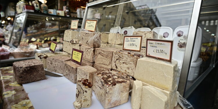 Καθαρά Δευτέρα: Οι τιμές στη Βαρβάκειο Αγορά – Πόσο θα κοστίσει ο χαλβάς