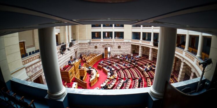 Βουλή: Κατατέθηκε το νομοσχέδιο για τις διεπαγγελματικές οργανώσεις και την ενίσχυση του αγροτικού τομέα