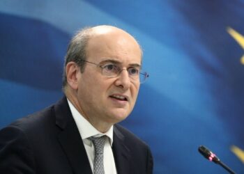 Χατζηδάκης: Ασκήθηκαν 43 διώξεις για τα Τέμπη και θα κολλούσαμε στον λαθρέμπορο του ξυλολίου;