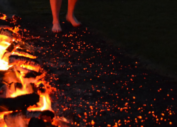 Σε αναμμένα κάρβουνα… – Today Press