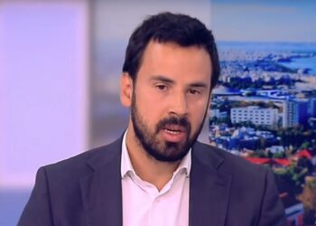 Ρωμανός: Με τον γιατρό που ενέκρινε τη fake αναρρωτική άδεια στον επιθεωρητή του σταθμάρχη μετέβη ο κ. Ανδρουλάκης στα Τέμπη