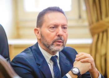 Στροφή Στουρνάρα για 13ο & 14ο μισθό