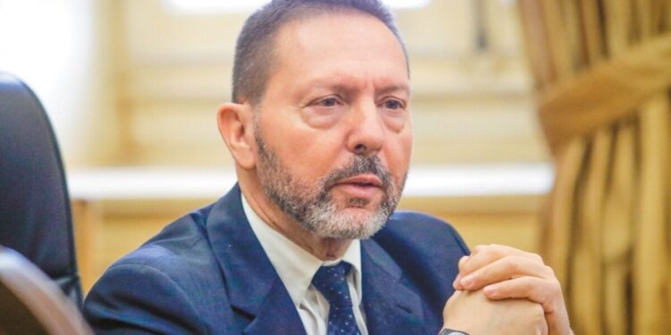 Στροφή Στουρνάρα για 13ο & 14ο μισθό