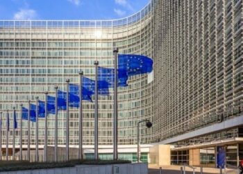 Κομισιόν για το σχέδιο των ΗΠΑ της επιβολής δασμών 50% στο ρωσικό πετρέλαιο