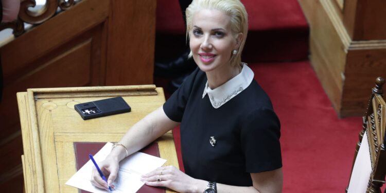 Σαντορίνη: Έτοιμη να υποδεχθεί τους επισκέπτες της