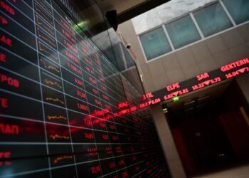 Κοκκίνισε το ταμπλό μετά τις ανακοινώσεις Τραμπ