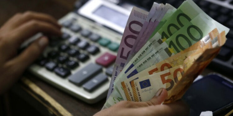 Συντάξεις Μαΐου – Δώρο Πάσχα 2025: Τι πρέπει να δείτε στο ΑΤΜ αύριο Μεγάλη Τετάρτη