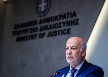 Τα ομόφυλα ζευγάρια δεν θα αποκτούν παιδί μέσω παρένθετης μητρότητας