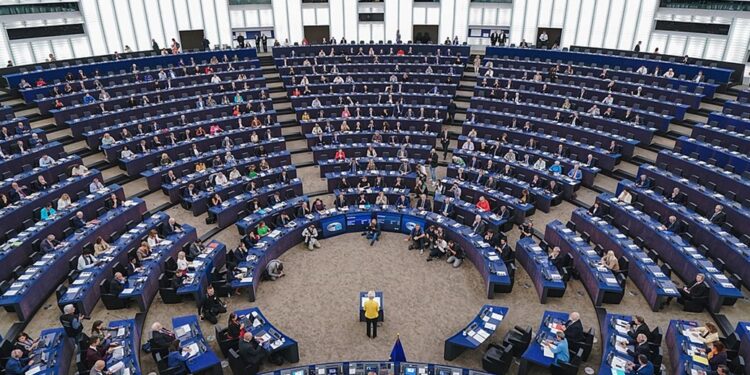 Άρση της κοινοβουλευτικής για πέντε Ευρωβουλευτές;