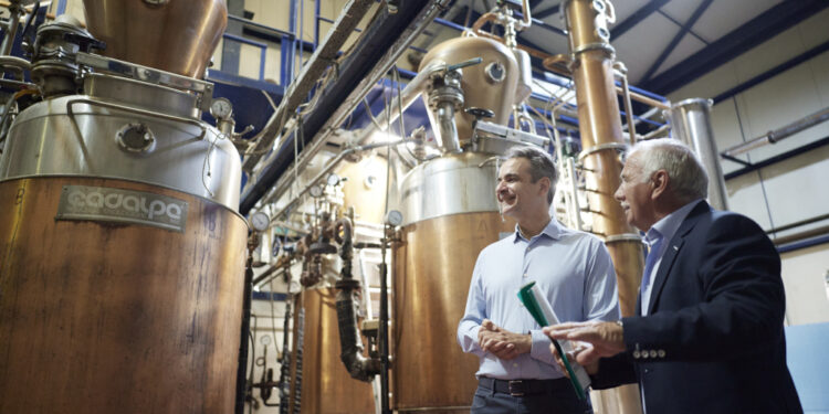 Η Κυβέρνηση στηρίζει τα συνεργατικά σχήματα, καθώς πιστεύουμε κι εμείς ότι είναι το μέλλον του πρωτογενούς τομέα