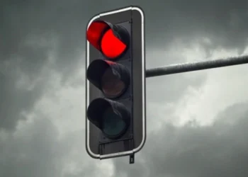 Νέος ΚΟΚ: Τα πρόστιμα για παραβίαση κόκκινου και «STOP»