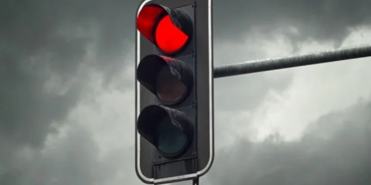 Νέος ΚΟΚ: Τα πρόστιμα για παραβίαση κόκκινου και «STOP»