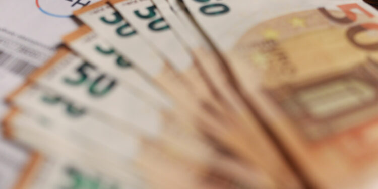 Ανατιμήσεις και μπλακ άουτ