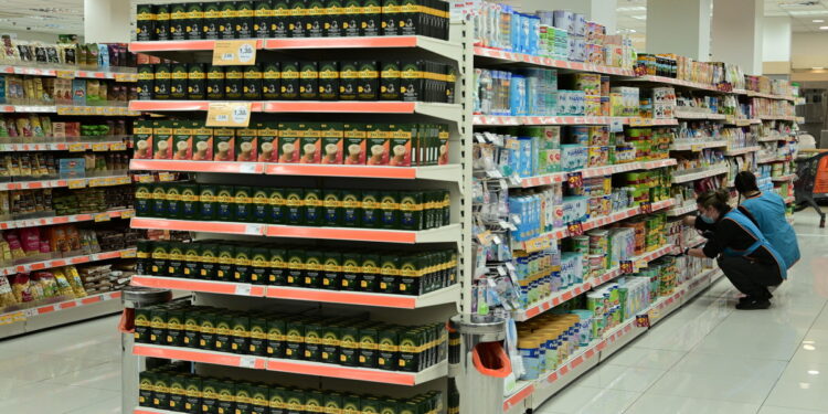 Αύξηση της αξίας των πωλήσεων το β’ εξάμηνο του 2025 αναμένουν τα στελέχη λιανεμπορίου και βιομηχανίας FMCG