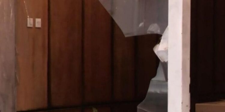 ΝΔ για επίθεση στην πολυκατοικία που διαμένει ο βουλευτής Στρ. Σιμόπουλος: «Η Δημοκρατία δεν τρομοκρατείται»