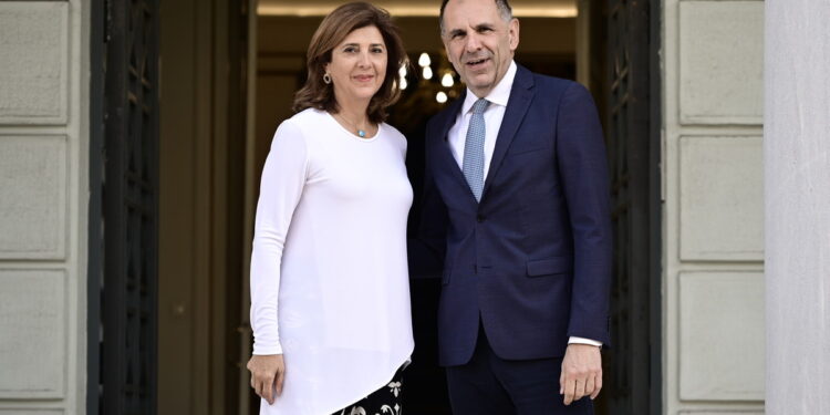 Συνάντηση Γιώργου Γεραπετρίτη με την προσωπική απεσταλμένη του Γενικού Γραμματέα του ΟΗΕ για την Κύπρο