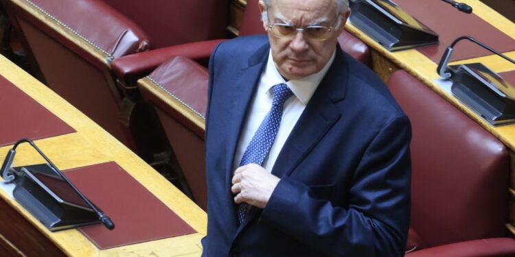 Με τους επικεφαλής των πρεσβειών της Ελλάδας σε Τελ Αβίβ και Τεχεράνη επικοινώνησε ο K. Τασούλας