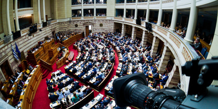 Ο πονοκέφαλος και τα τηλέφωνα πριν από την κάλπη για τον Καραμανλή