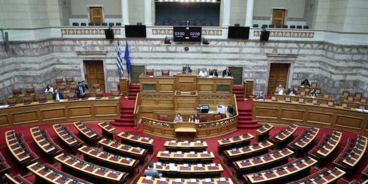 Η δημοσκοπική ανάκαμψη της κυβέρνησης και η αμηχανία της αντιπολίτευσης