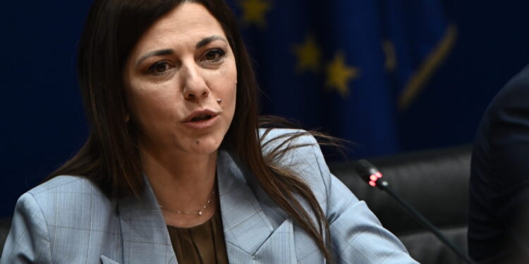 Γκρίνια για τη Ζαχαράκη