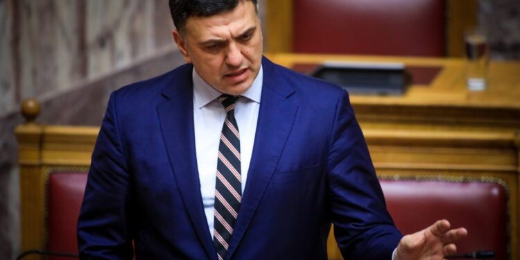 Ο Χαφτάρ αντιγράφει τον Ερντογάν και προσπαθεί να εκβιάσει την ΕΕ