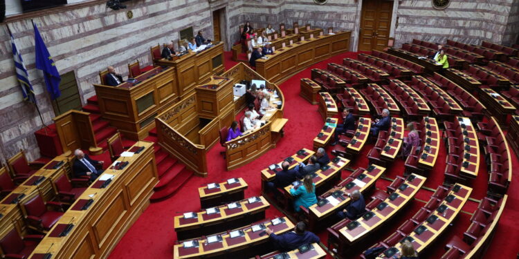 Bουλή -Συζήτηση για Προκαταρκτική για ΟΠΕΚΕΠΕ- Η κοινοβουλευτική «αντιμαχία» για την προθεσμία της εξεταστικής για τις αγροτικές επιδοτήσεις και τη στάση της ΝΔ στην ψηφοφορία