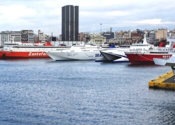 Στο μικροσκόπιο ακτοπλοΐα, φροντιστήρια και έργα πληροφορικής με κοινοτική χρηματοδότηση