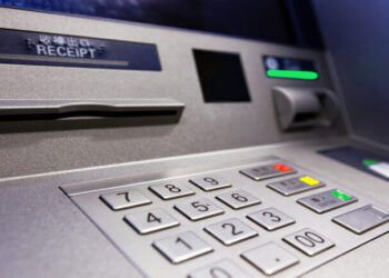 «Κανένα παράθυρο χρεώσεων δύο ταχυτήτων δεν πρόκειται να ισχύσει»