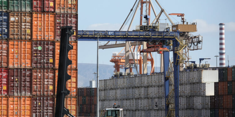 Κατά 4,2% μειώθηκε ο γενικός δείκτης τιμών εισαγωγών στη βιομηχανία