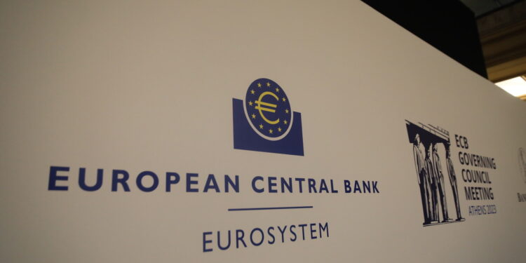 Χαμηλότερες μισθολογικές αυξήσεις στην ευρωζώνη το 2025 διαπιστώνει το παρατηρητήριο της EΚΤ