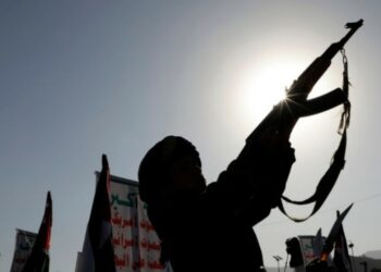 Παρακολουθούμε στενά τις εξελίξεις στην Ερυθρά θάλασσα με κύριο γνώμονα την προστασία, με κάθε μέσο, της ποντοπόρου ναυτιλίας μας