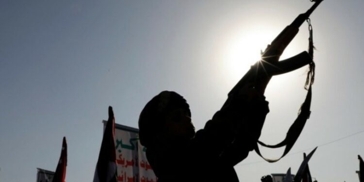 Παρακολουθούμε στενά τις εξελίξεις στην Ερυθρά θάλασσα με κύριο γνώμονα την προστασία, με κάθε μέσο, της ποντοπόρου ναυτιλίας μας