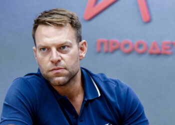 Τα έσπασαν για μία… σαμπάνια