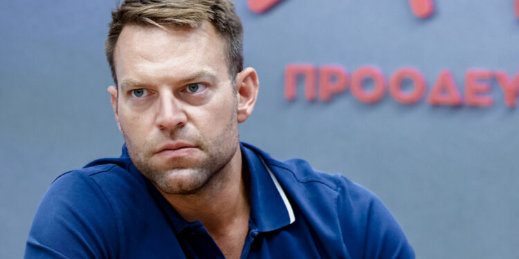 Τα έσπασαν για μία… σαμπάνια