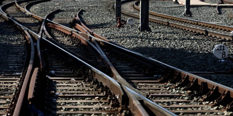 Βουλή: Κατατέθηκε το νομοσχέδιο για τον σιδηρόδρομο