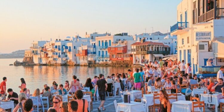 Υπ. Εργασίας για δηλωθείσες υπερωρίες: Αύξηση 1.055% στον τουρισμό