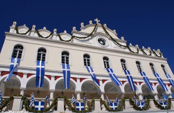 Το δείπνο του ΚΜ με 94χρονο μεγιστάνα των Media στην Τήνο